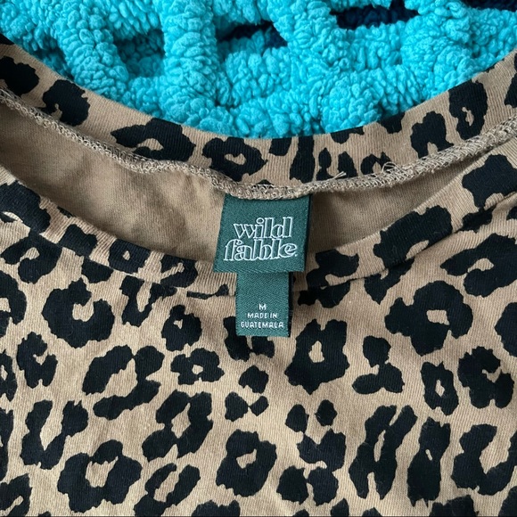 Leopard Short Sleeve Crop Top π - Picture 3 of 4